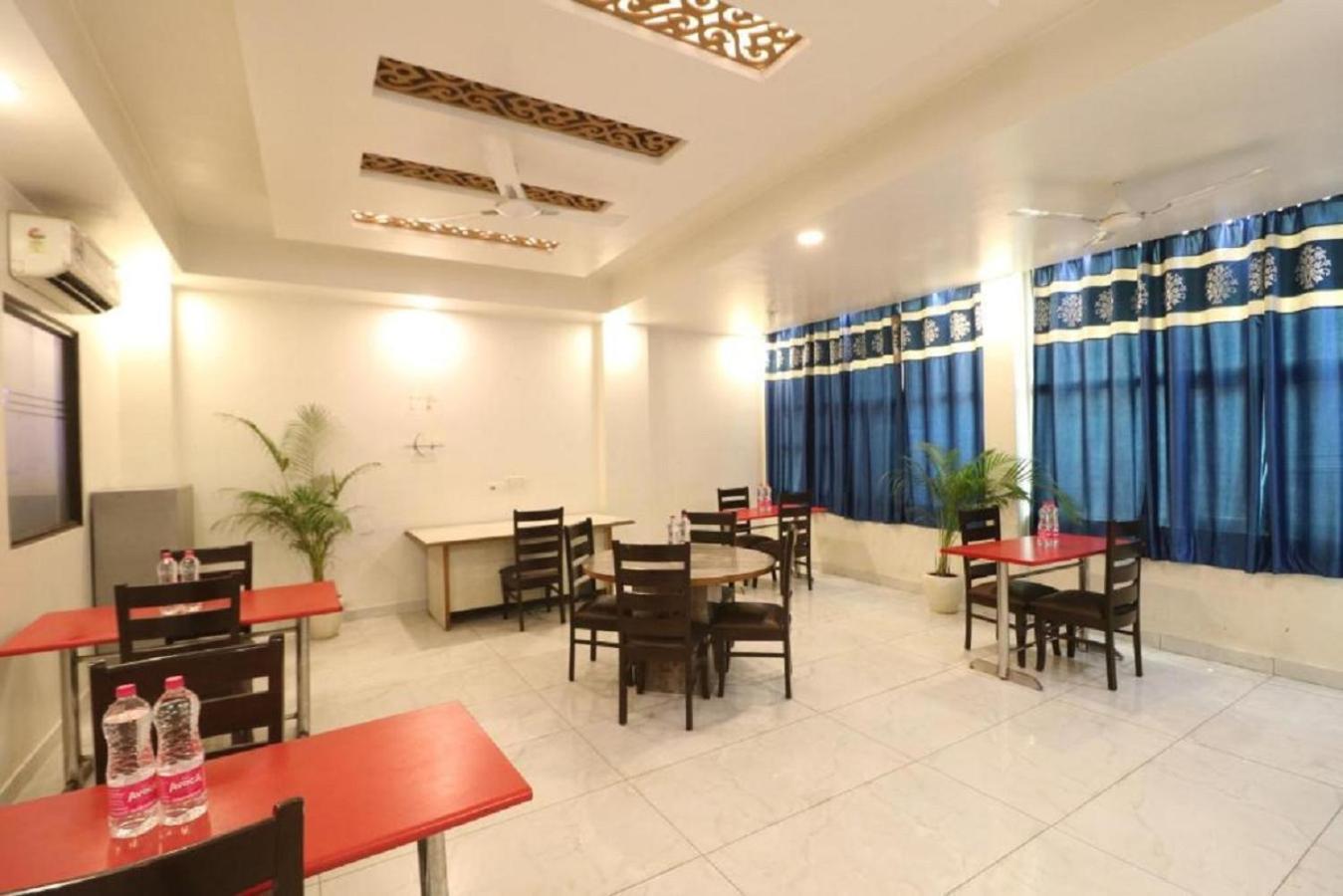 Hotel Skywood At Airport Neu-Delhi Exterior foto